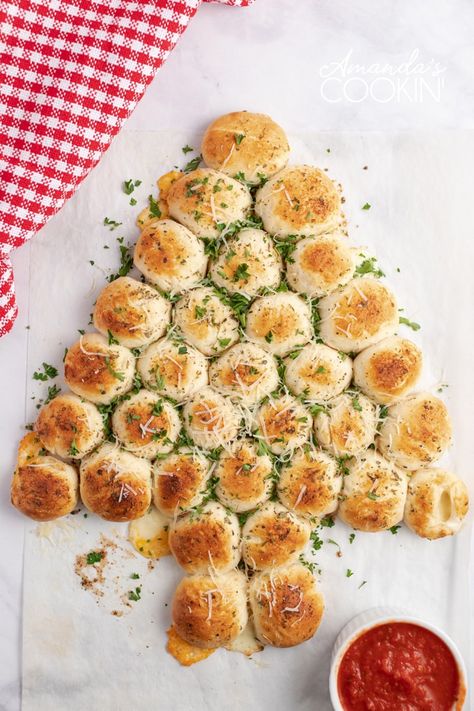 Make a festive Christmas Tree Pull Apart Bread this holiday season. A great addition to your holiday appetizer table, perfect for parties- best eaten warm! Christmas Tree Rolls Pull Apart, Tree Pull Apart Bread, Christmas Tree Pull Apart Bread, Christmas Tree Bread, Christmas Meals, Festive Appetizers, Christmas Bread, Holiday Sweets, Christmas Sparkle