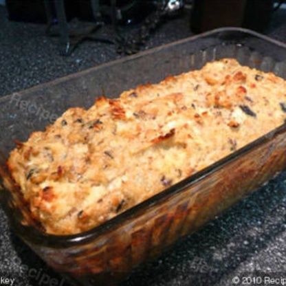 A family favorite from way back, the recipe can be found in one of Mom's OLDEST Betty Crocker cookbooks under the title of, Seafood Loaf. Mom always made it with salmon, and we always cleaned our plates when she made it. What's best is this makes a LOT of loaf for a big family. You can use canned tuna, but our favorite was always canned salmon. Salmon Loaf Recipes, Canned Salmon Recipes, Maryland Crab Cakes, Canned Salmon, Salmon Patties Recipe, Canned Tuna, Nice Food, Patties Recipe, Salmon Cakes