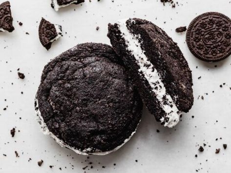 Copycat Crumbl Oreo Sandwich Cookies - Salt & Baker Mexican Street Corn Casserole, Copycat Crumbl Cookies, Street Corn Casserole, Oreo Cookie Butter, Oreo Sandwich, Homemade Oreo Cookies, Oreo Filling, Cookie Sandwich Recipes, Sandwich Cookie