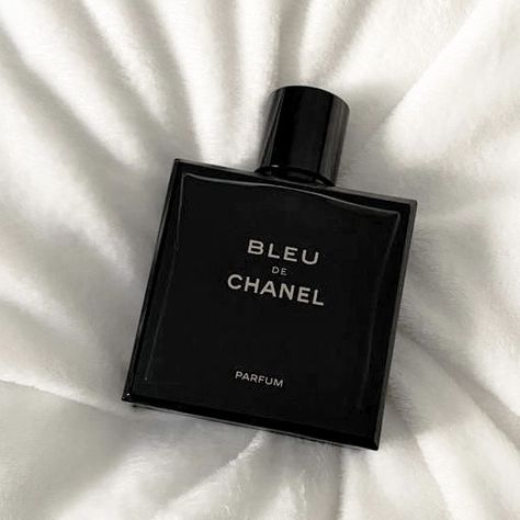 Chanel Bleu, Citrus Perfume, Perfume Chanel, Chanel Aesthetic, Chanel Men, Mens Luxury Lifestyle, Best Perfume For Men, Chanel Fragrance, Summer Perfume