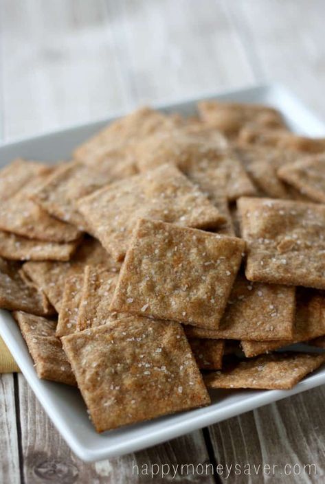 Homemade Wheat Crackers, Wheat Crackers Recipe, Homemade Crackers Recipe, Make Your Own Crackers, Whole Wheat Crackers, Savoury Crackers, Healthy Crackers, Wheat Crackers, Wheat Thins