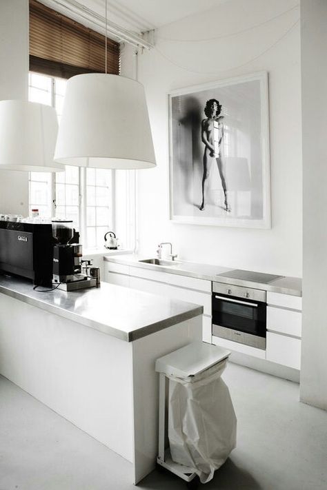 White Black kitchen Remodeling Kitchen, Design Blogs, Kitchen Dinning, Kitchen Diy, Beautiful Kitchens, Contemporary Kitchen, Küchen Design, Diy Kitchen, Kitchen Room