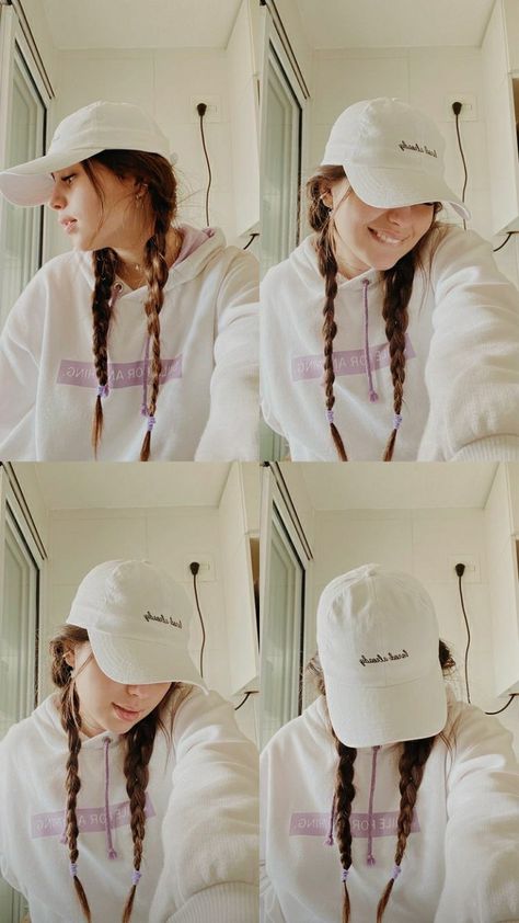 Zhest Akasi Selfie, Cap Poses Women, Ootd Topi, Zhest Akasi, Womens Lounge Set, Cute Couples Photography, Self Portrait Poses, Cute Images With Quotes, Friend Poses Photography