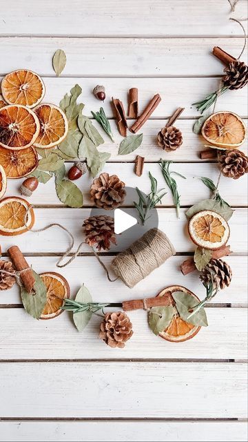 Dried Orange Garland Fireplace, Dried Orange Slice Garland, Orange Slice Garland Diy, Orange Peel Decoration, How To Dry Oranges For Decoration, Dried Orange Garland Christmas Tree, November Decorations Home, Diy Orange Garland, Eco Activities