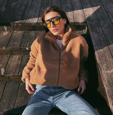 Colored Sunglasses Outfit, Orange Tinted Sunglasses, Winter Date Outfits, Tom Ford Glasses, Sunglasses Outfit, Manhattan Nyc, Tom Ford Sunglasses, Blogger Tips, Johanna Basford