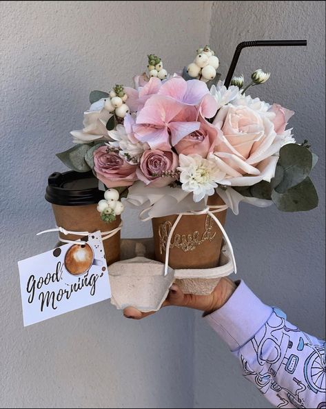 Flowers And Coffee, Box Gift Ideas, Chocolate Valentine, Thanksgiving Foods, Food Combinations, Diy Bouquet Wrap, Recipes Holiday, Flower Box Gift, Creative Birthday Gifts