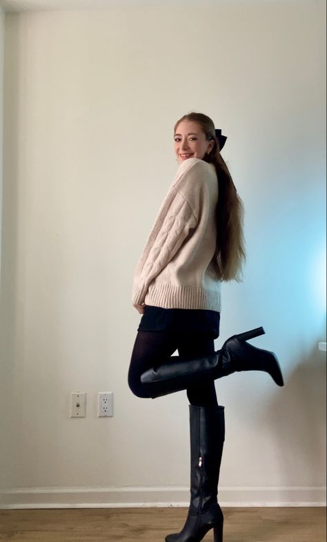 My favorite fall outfit combination: Oversized thick sweater, mini skirt, and tall boots 👢Casual and cute for autumn. Tall Black Boots Outfit Fall, Tall Black Boots Outfit Winter, Black Boots Outfit Fall, Black Boots Outfit Winter, Tall Black Boots Outfit, Sweater Mini Skirt, Tall Black Boots, Fall Boots Outfit, Winter Boots Outfits