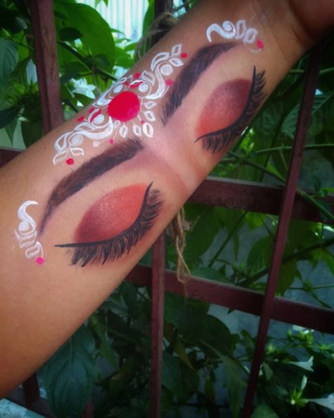 Bengali bridal makeup and Kolka art on hand Makeup On Hand, Kolka Art, Art On Hand, Professional Makeup Kit, Bengali Bridal Makeup, Hand Makeup, Wall Art Diy Paint, Makeup Bridal, Drawings Simple