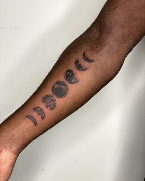 Moon phases tattoo 🌙 Now booking July, Aug, Sep 💘 To book, DM or email bookings@manitattoo.com #manittt #inkthediaspora #londontattoo #illustrativetattoo #braziliantattooartist #londontattooartist #tattoosondarkskin #qpocttt July Tattoos, Moon Phases Tattoo, London Tattoo, Tattoo Now, Tattoo Work, Moon Phases, Brown Skin, Tattoos And Piercings, I Tattoo