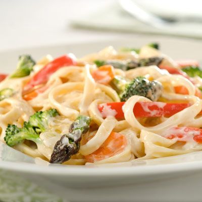 Alfredo PrimaveraDelish Primavera Sauce, Fetuccini Alfredo, Veggie Alfredo, Primavera Recipe, Pasta Primavera Recipe, Pasta Recipes Alfredo, Pasta Alfredo, Easy Pasta Dinner, Chicken Alfredo Recipes