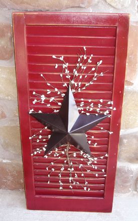 red shutter star. lovely for christmas Old Shutters Decor, Shutter Projects, Shutter Decor, Red Shutters, Recycled Decor, Diy Shutters, Rustic Door, Old Shutters, Metal Star