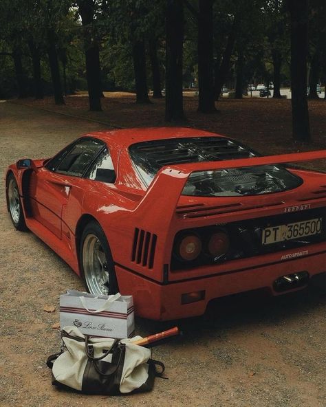 Old money.  📷 @tylerweyman   #ferrari #ferrarif40 #F40 #supercars #vintage #classiccars #luxurycars Land Rover Car, Tokyo Drift Cars, Pimped Out Cars, Car Chevrolet, Car Cleaning Hacks, Ferrari F40, Vintage Classics, Ferrari Car, Porsche Cars