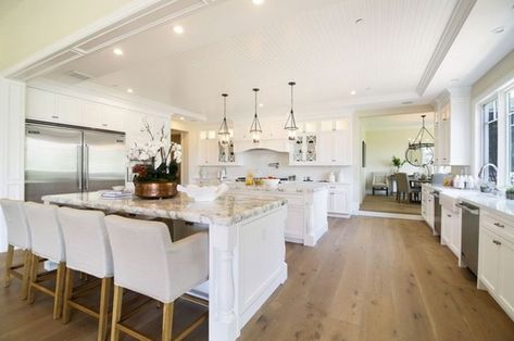 Kylie Jenner's Los Angeles Home Full Tour - Kylie Jenner Kitchen, Kylie Jenner New House, Island In Kitchen, Kylie Jenner House, Kardashian Home, Jenner House, Easy Home Improvement, Hidden Hills, Home Mortgage