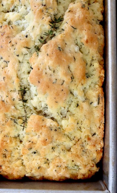 Italian Herb Bread, Garlic Herb Bread, Best Buttermilk Biscuits, Parmesan Bread, Herb Bread, Garlic Bread Recipe, Savory Herb, Herb Recipes, Beer Bread