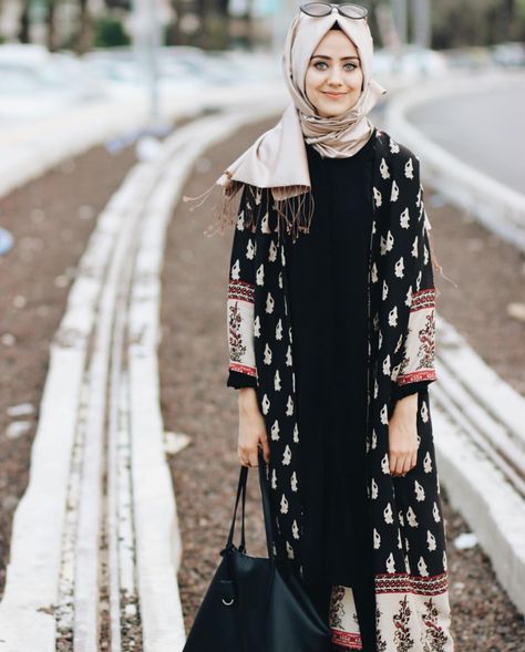 Pinterest @adarkurdish  hijab style Outer Hijab Long Cardigan, Arabic Hijab, Outer Hijab, Arabic Abaya, Stylish Abaya, Abaya Design, Street Hijab Fashion, Hijab Fashionista, Hijab Trends