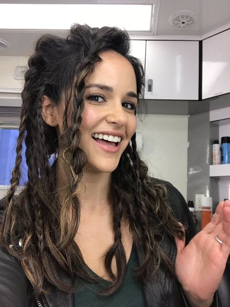 she braids her hair obsessively when she's stressed out. Brooklyn 99 Cast, Gina Tognoni, Netflix List, Hollywood Series, Chelsea Peretti, Melissa Fumero, Rosa Diaz, Brooklyn 9 9, Stephanie Beatriz