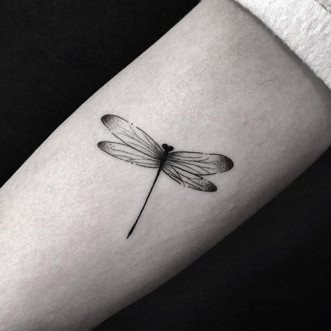 You'll Bug Out Over These Inspirational Insect Tattoos Small Dragonfly Tattoo, Flying Tattoo, Maori Tattoos, Dragonfly Tattoo Design, Insect Tattoo, Bug Tattoo, Disney Tattoo, Dragonfly Tattoo, Tattoos For Daughters