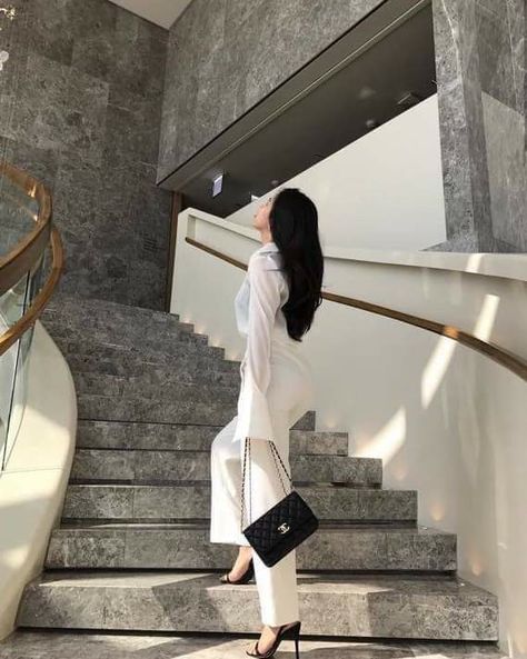 Estilo Ivy, Rich Girl Aesthetic, Rich Girl Lifestyle, Rich Women, Luxury Lifestyle Dreams, Classy Aesthetic, Future Lifestyle, Aesthetic Women, Successful Women