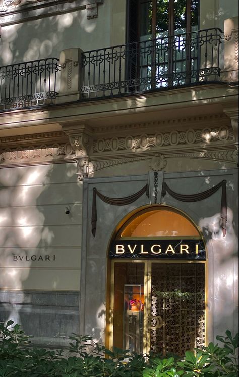 Bvlgari Wallpaper, Bvlgari Aesthetic, Luxury Brands Aesthetic Wallpaper, Aesthetic Building, Mallorca Spain, Travel Wallpaper, Iphone Photography, Luxury Store, Luxury Brands