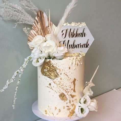 Traybake & Co on Instagram: “White and Gold Nikkah Ceremony Cake! 🤍✨ • • • #cake #cakes #cakesofinstagram #cakedecorating #cakedecorator #cakedesign #cakedecor…” Nikkah Theme Cake, White And Gold Cake Ideas Birthday, White And Gold 40th Birthday Cake, Nikkah Cake Designs, White And Gold Birthday Cakes For Women, Nikah Cake Ideas, Nikkah Cake Ideas, Birthday Cake Gold And White, Nikah Cake