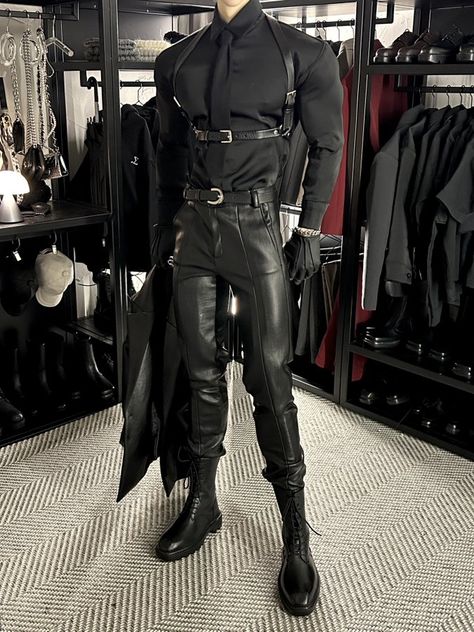 Gothic Mode, Vampire Clothes, Goth Guys, Fashion Suits For Men, Male Poses, Naha, 가을 패션, Fantasy Clothing, Edgy Outfits