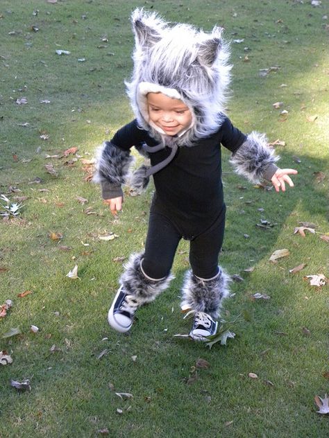 Baby Wolf Costume - idea to sew fur around nightgown for costume Diy Wolf Costume, Baby Wolf Costume, Wolf Costume Diy, Wolf Costume Kids, Baby Animal Costumes, Cosplay Kids, Animal Halloween Costumes, Halloween Costumes For Teens Girls, Wolf Costume