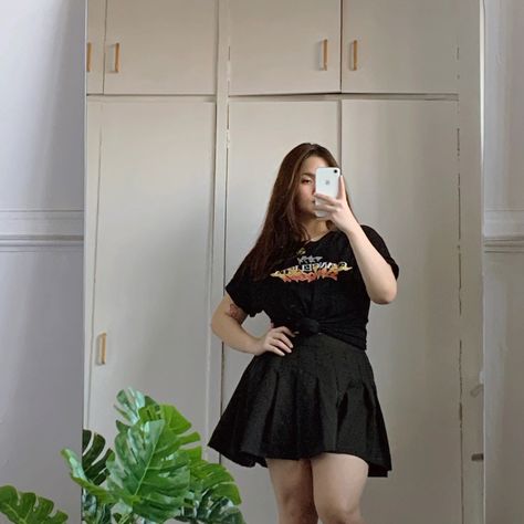 Black Tennis Skirt Outfit Plus Size, Black Skirt Outfit Plus Size, Tennis Skirt Outfit Plus Size, Black Tennis Skirt Outfit, Teens Outfits, Outfit Verano, Black Tennis Skirt, Egirl Fashion, Welcome To Home