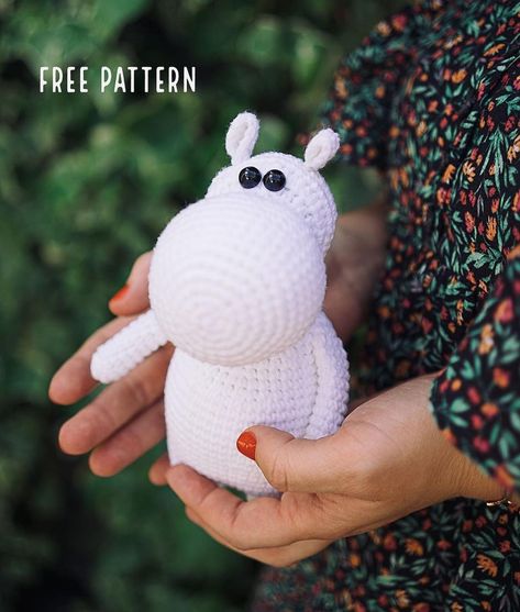 Amigurumi free patterns on Instagram: “Pattern and design by @mumigurumi 🌷” Moomin Crochet, Last Hours, Halloween Books, Cascade Yarn, Red Heart Yarn, Paintbox Yarn, Yarn Brands, Dog Sweaters, Dk Yarn