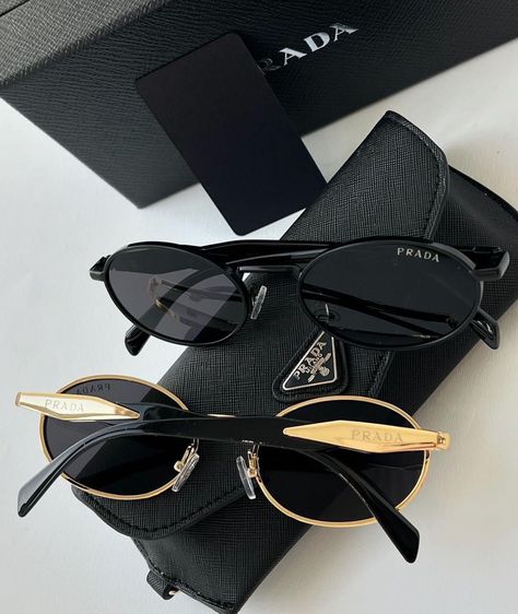 Sunglasses Women Classy, Venus Virgo, Pretty Sunglasses, 70s Sunglasses, Fancy Glasses, Luxury Glasses, Jeweled Bag, Luxury Bags Collection, Unique Sunglasses