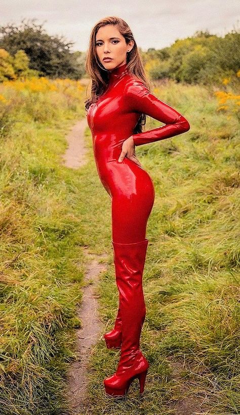 Catsuit Outfit, Latex Lady, Woman In Red, Elegantes Outfit Frau, Vinyl Clothing, Thigh High Boots Heels, Shiny Clothes, Foto Poses, Leather Outfit