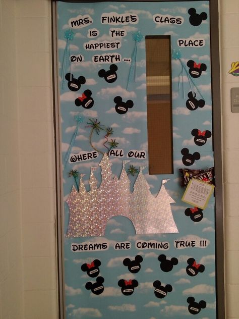 disney Door Decoration for School | ... loves Disney, so we made her a special door to show our thanks Disney Christmas Classroom, Christmas Classroom Door Ideas, Teacher Appreciation Week Door, Disney Teacher, Classroom Door Ideas, Teacher Door Decorations, Mickey Mouse Classroom, Teacher Appreciation Doors, Disney Themed Classroom