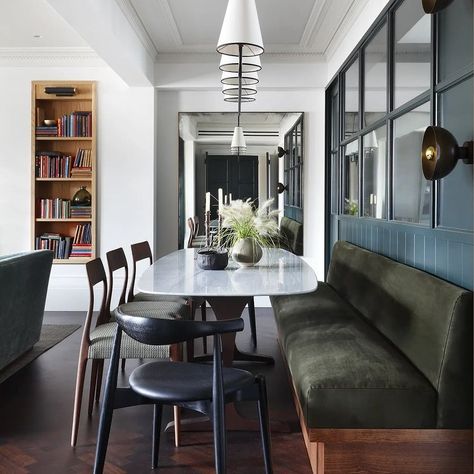 Interiors • Instagram Christian Bense, Transitional Style Dining Room, Dining Room Banquette, Minimalist Dining Room, Banquette Seating, Dining Nook, Dining Room Design, Lounge Areas, Banquette