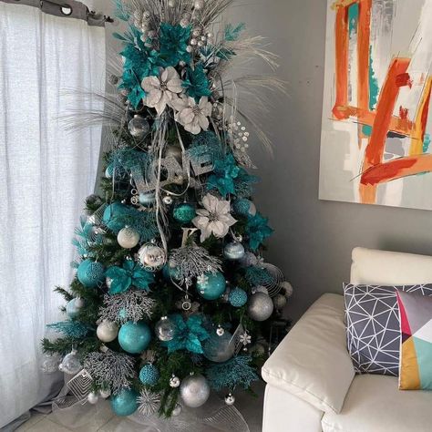 Christmas Tree Ideas Turqoise, Teal And White Christmas Tree, Teal And Silver Christmas Decor, Teal Christmas Decorations, Teal Christmas Tree, Turquoise Christmas Tree, Silver Christmas Tree Decorations, Peacock Christmas Tree, White Xmas Tree