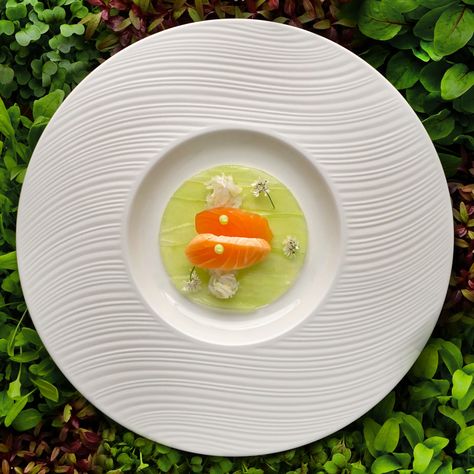 Carpaccio of cucumber, cured wild salmon, slow-cooked crab and dill emulsion | FOUR Magazine Michelin Star Food Presentation, Fine Dining Starters, Party Breakfast, Plating Presentation, Presentation Food, Breakfast For Two, Tapas Menu, Gourmet Appetizers, Wild Salmon