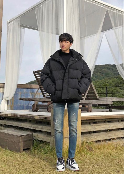 Korea Fall Outfit Men, Winter Outfits Men Streetwear Korean, Korean Puffer Jacket Outfit Men, Korean Male Winter Outfit, Korean Winter Outfit Men, Asian Winter Outfits Men, Korean Men Winter Outfit, Japan Winter Outfits Men, Puff Jacket Outfit Men