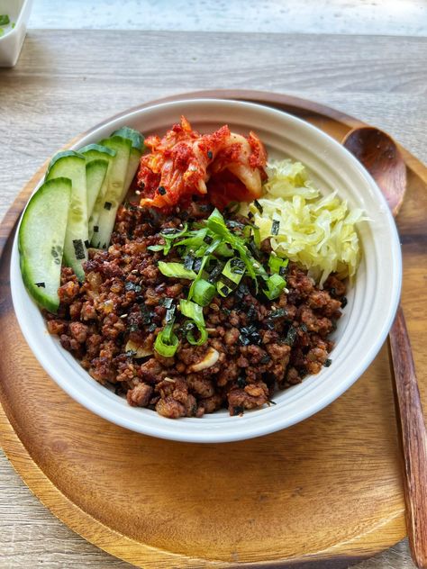 Korean-inspired Vegan Ground Beef Rice Bowl - Tiff Loves Tofu Ground Beef Rice Bowl, Vegan Ground Meat, Ground Tofu, Beef Rice Bowl Recipe, Rice Bowl Recipe, Vegan Ground Beef, Vegan Kimchi, Ground Beef Rice, Vegan Beef