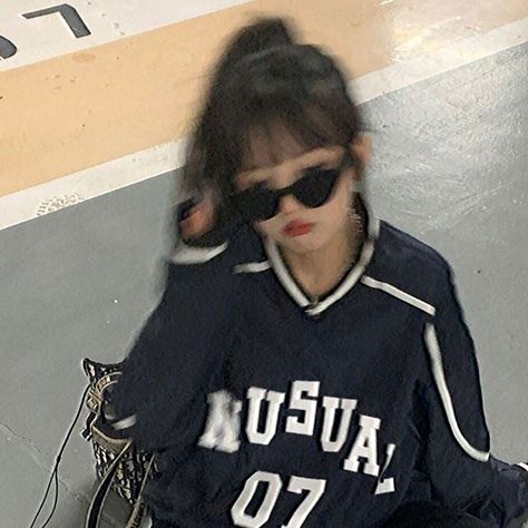 Aesthetic Diaries, Korean Photo, 사진 촬영 포즈, Black Hair Kpop, Dancing Aesthetic, Dark Feminine Aesthetic, Weekly Outfits, Aesthetic Women