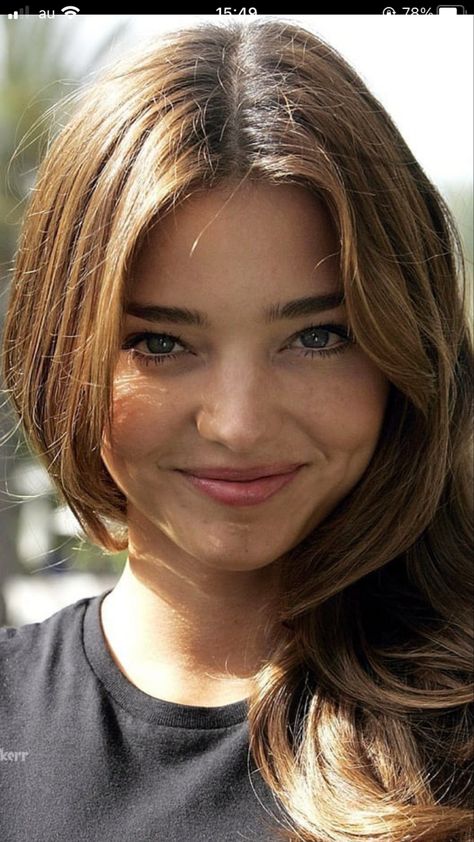 Miranda Kerr Side Profile, Miranda Kerr Face, Miranda Kerr Makeup, Miranda Kerr Hair, Highlights Curly, Gacha Nox, Highlights Curly Hair, Essence Makeup, Perfect Eyelashes