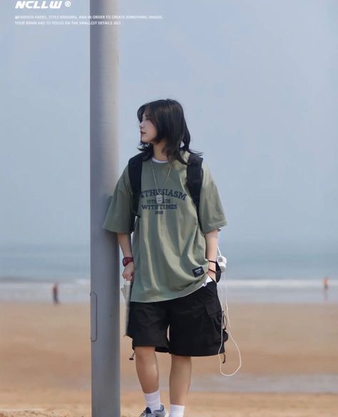 Tomboy Green Outfits, Beach Outfit Masculine Women, Tomboy Shorts Outfit Summer, Japanese Summer Outfits Casual, Plus Size Tomboy Fashion Summer, Tomboy Shorts Outfit, Tomboy Outfits Shorts, Short People Fashion, Tom Girl Outfits