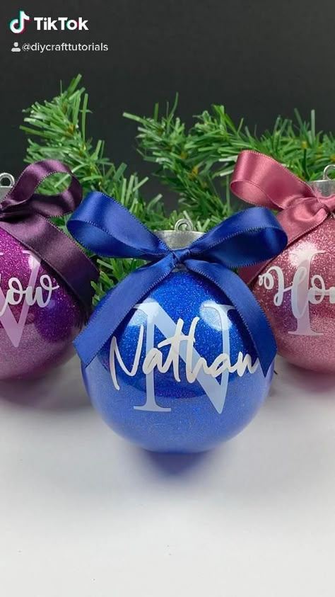 Half Ornament Ideas, Homemade Ornaments Cricut, Diy Xmas Ornaments Cricut, Christmas Ornaments Made With Cricut, Cricut Ornaments Vinyl Lettering, Circut Xmas Ornaments, Harry Potter Christmas Ornaments Cricut, Ornaments Cricut Diy, Christmas Cricut Projects Easy Diy