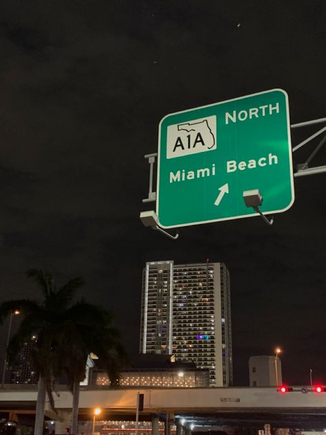 Miami Beach Night Aesthetic, Miami Sign Aesthetic, Miami Aesthetic Food, Traveling Vision Board Pictures, Miami Nights Aesthetic, Miami Travel Aesthetic, Baddie Summer Aesthetic, Yacht In Miami, Miami Vision Board