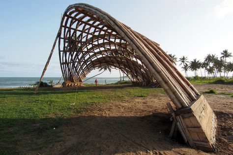 haduwa-arts-and-culture-institut-apam-ghana-afa-lab-designboom-02 Meditation Cabin, Boho Exterior, Bamboo Canopy, Bamboo Building, Timber Architecture, Bamboo Structure, Bamboo Architecture, Bamboo Construction, Canopy Shelter