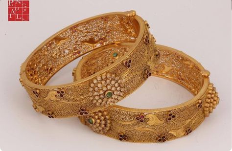 Gold Baloya Design For Women, Baloya Design Gold, Bangals Design In Gold Antique, Gold Patla Design For Women, Gold Jewellery India, Antique Necklaces Design, Gold Bangles For Women, Gold Bangle Set, Antique Jewellery Designs