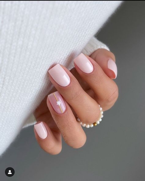 Minimalist Nails Squoval, Minimalist Pink Nails, Marble Effect Nails, Spring Nail Art Ideas, Pink Nails Design, Short Classy Nails, Spring Nail Design, Pink Nail Ideas, Soft Pink Nails