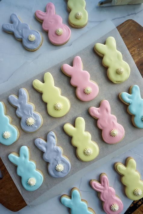 Peeps themed sugar cookies for Easter with royal icing - cutest little bunnies! Peeps Cookies, No Spread Sugar Cookie Recipe, Baking Sugar Cookies, The Best Sugar Cookies, The Best Sugar Cookie Recipe, Bad Sugar, Easy Icing, No Bake Sugar Cookies, Heart Sugar Cookie