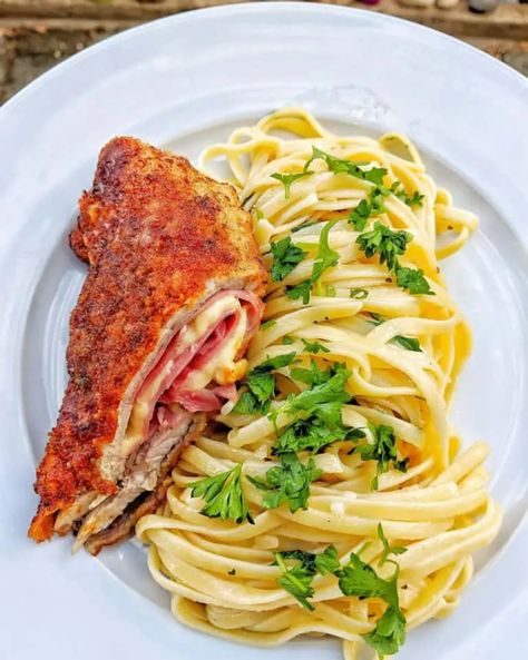 Cordon Bleu - Mein bestes Rezept - Instakoch.de Cordon Bleu Recipe, Global Cuisine, Date Dinner, Best Foods, Low Carb, Spaghetti, Pasta, Meat, Chicken