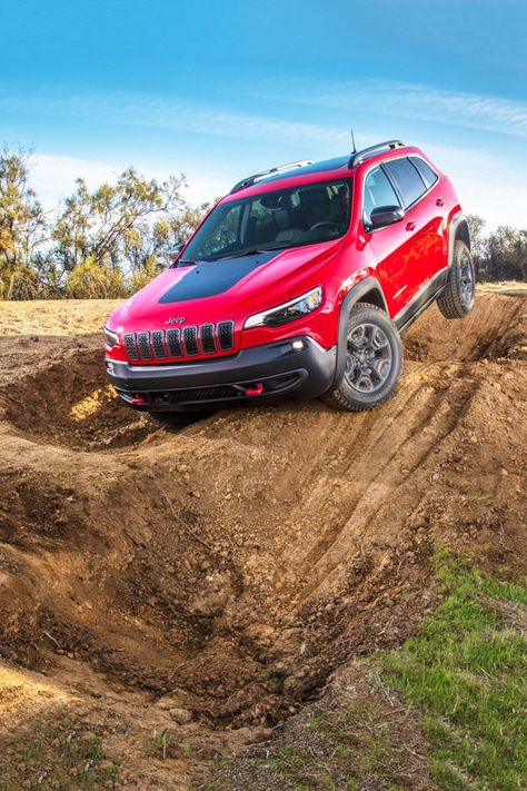 Jeep Cherokee Trailhawk, Off Road Suspension, Family Suv, Small Suv, Crossover Suv, Jaguar Xe, Jeep Models, Volvo Xc60, Jeep Cars