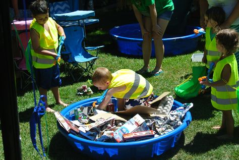 "Dumpster Diving" game. We hid toys at the bottom and in the recycled trash. Trash Themed Birthday, Trash Truck Themed Birthday, Trash Truck Netflix Birthday Party, Garbage Truck Party Games, Trashy Party, Digger Party, Game Truck Party, Garbage Truck Party, Construction Birthday Cake