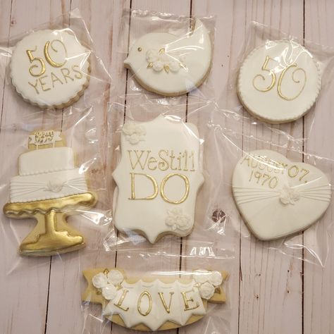 50th Anniversary Cookies Decorated, Anniversary Cookies Decorated, Gold Royal Icing, Anniversary Sugar Cookies, 50th Anniversary Cookies, Pearl Theme, 50th Wedding Anniversary Decorations, Happy 40th Anniversary, 50th Anniversary Decorations