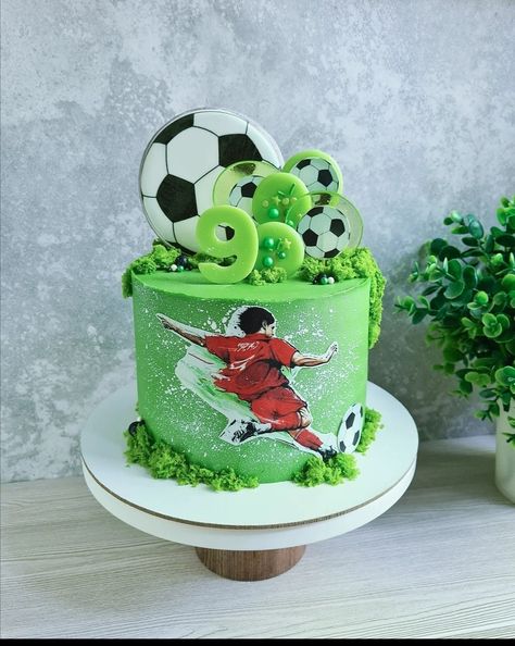 Football Cake Design, Disney Princess Cake Topper, Soccer Birthday Cakes, Sports Themed Cakes, Football Birthday Cake, Soccer Cake, Disney Princess Cake, Candy Bar Party, Sport Cakes